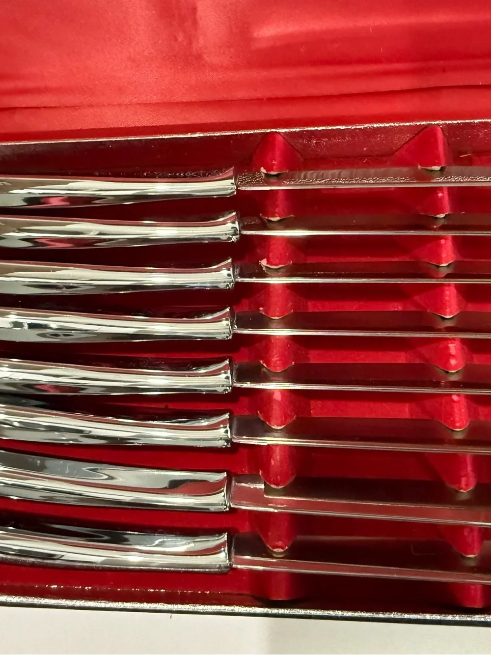 Vintage 1970s Carvel Hall Steak Dinner Knife Set of 8 Stainless USA
